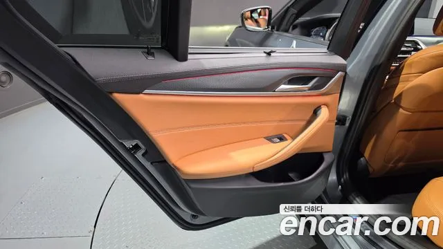 BMW 5 Series G30 — Фото автомобиля 14
