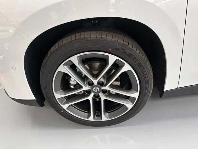 Leapmotor C10 — Фото автомобиля 4