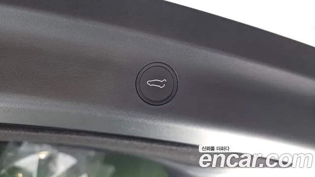 Tesla Model Y — Фото автомобиля 24