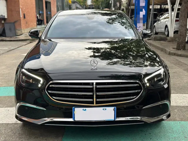 Mercedes-Benz E-Class — Фото автомобиля 2