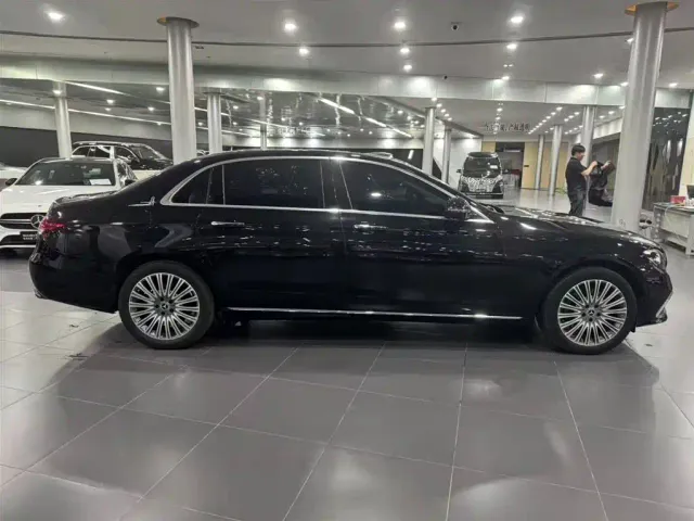 Mercedes-Benz E-Class — Фото автомобиля 6