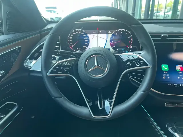 Mercedes-Benz E-Class — Фото автомобиля 11