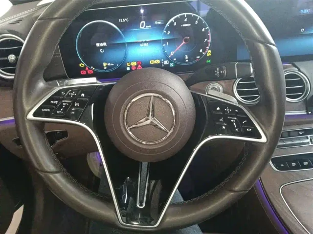 Mercedes-Benz E-Class — Фото автомобиля 6