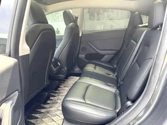 Tesla Model Y — Фото автомобиля 5