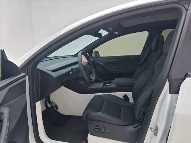 Tesla Model Y L — Фото автомобиля 4