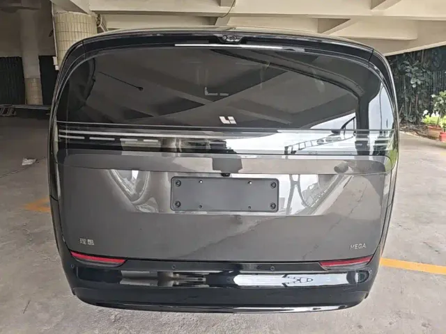 Li Auto MEGA — Фото автомобиля 5