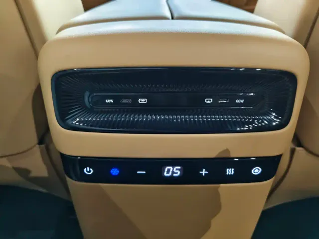 Voyah Auto Voyah Dreamer 2025 PHEV AWD Flagship Kunpeng Edition — Фото автомобиля 10