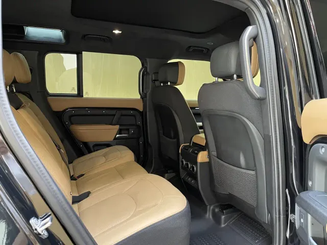 Land Rover Defender — Фото автомобиля 15
