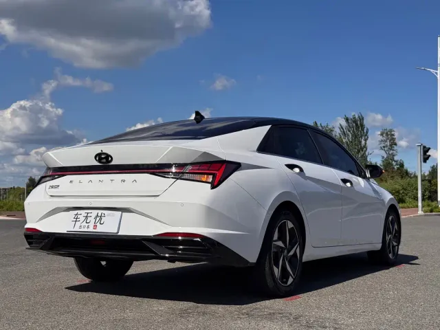 Hyundai Elantra — Фото автомобиля 9