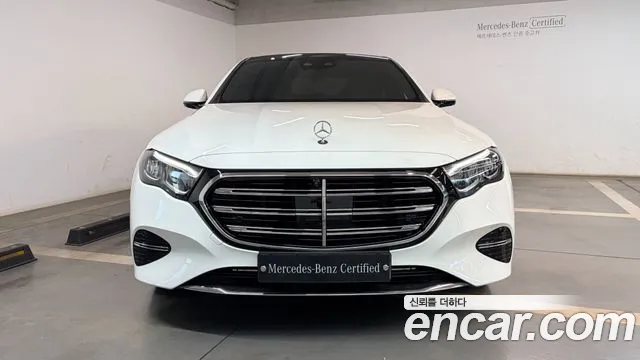Mercedes-Benz E-Class — Фото автомобиля 3