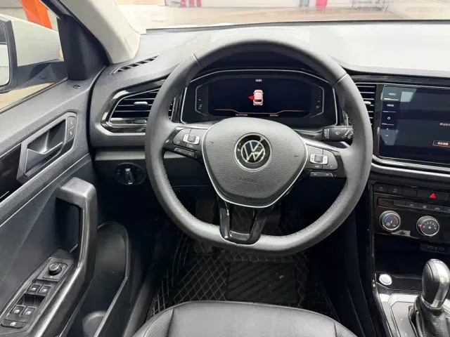 Volkswagen T-Roc — Фото автомобиля 10