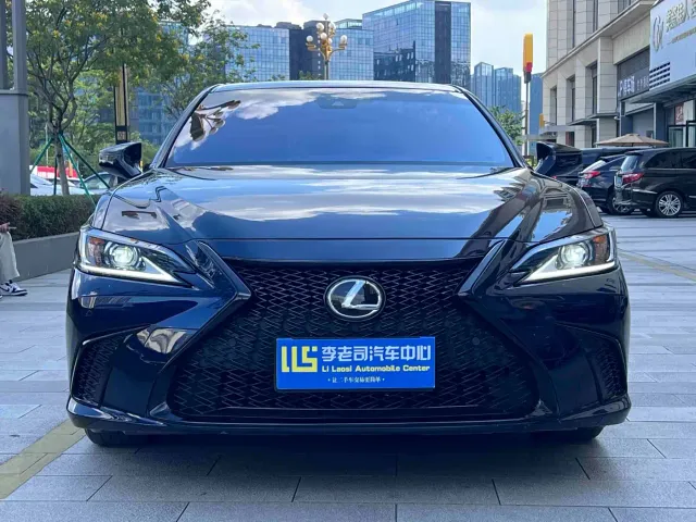 Lexus ES — Фото автомобиля 2