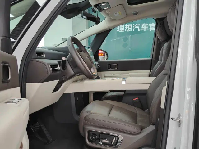 Li Auto MEGA — Фото автомобиля 3