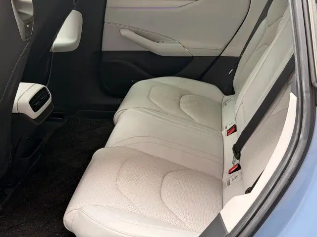 Xiaomi SU7 — Фото автомобиля 10