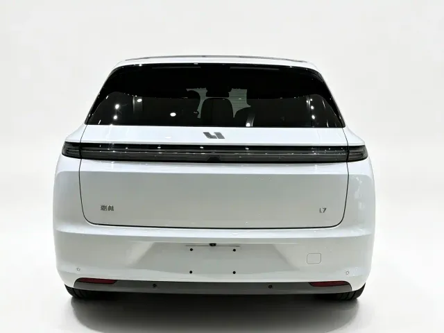 Li Auto L7 — Фото автомобиля 23