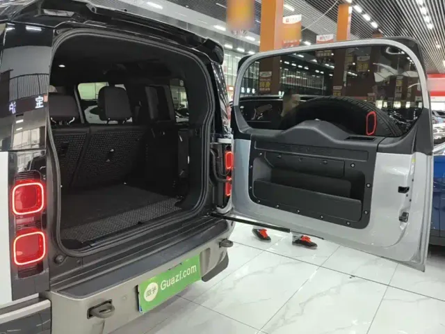 Land Rover Defender — Фото автомобиля 18