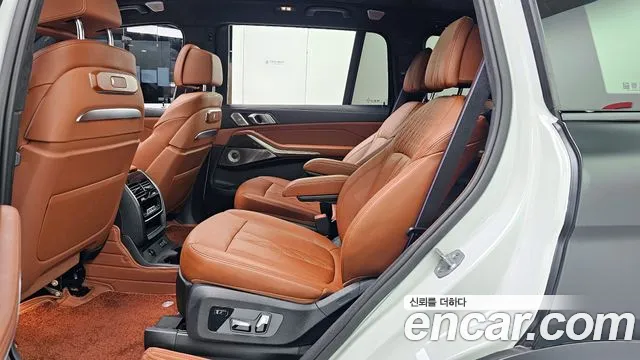 BMW X7 M60i xDrive M Sport 6 мест — Фото автомобиля 12