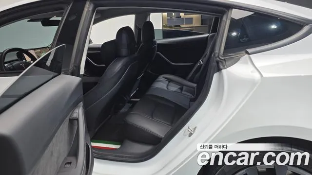 Tesla Model 3 — Фото автомобиля 17