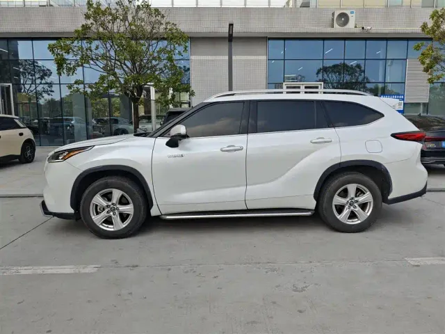Toyota Highlander — Фото автомобиля 3