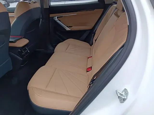 Geely Boyue L — Фото автомобиля 16