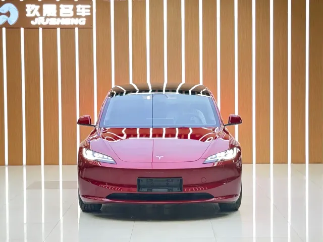 Tesla Model 3 — Фото автомобиля 2