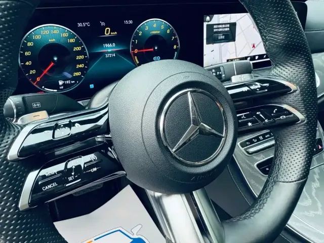 Mercedes-Benz E-Class — Фото автомобиля 9