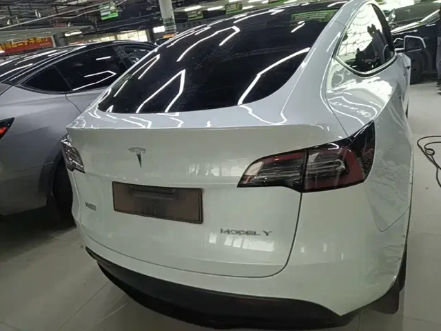 Tesla Model Y — Фото автомобиля 5