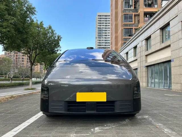 Li Auto MEGA — Фото автомобиля 3