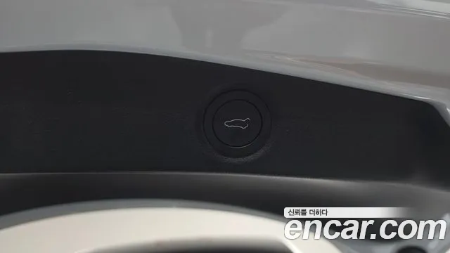 Tesla Model 3 — Фото автомобиля 29