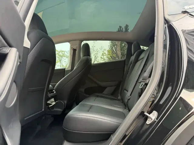 Tesla Model Y — Фото автомобиля 13