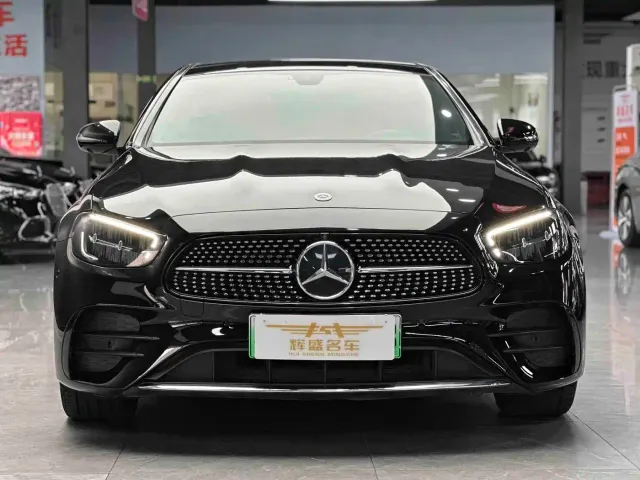 Mercedes-Benz E-Class — Фото автомобиля 2