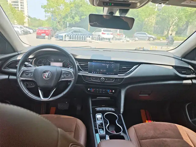 Buick Regal — Фото автомобиля 10