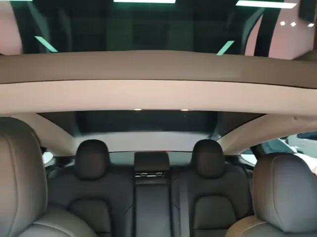 Tesla Model 3 — Фото автомобиля 17