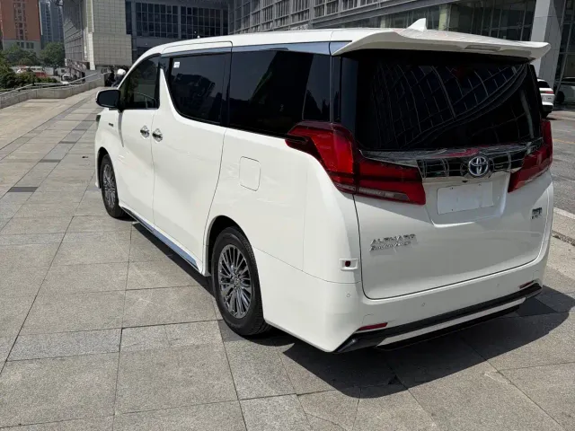 Toyota Alphard — Фото автомобиля 6