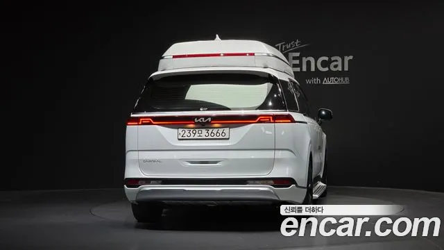 Kia Carnival Generation 4 — Фото автомобиля 4