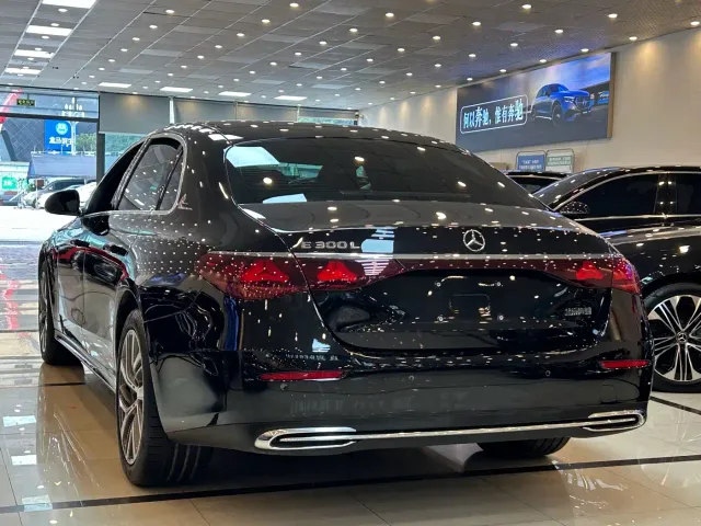Mercedes-Benz E-Class — Фото автомобиля 13