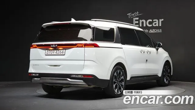 Kia Carnival Generation 4 — Фото автомобиля 2