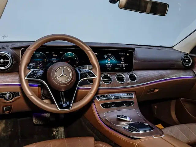 Mercedes-Benz E-Class — Фото автомобиля 20