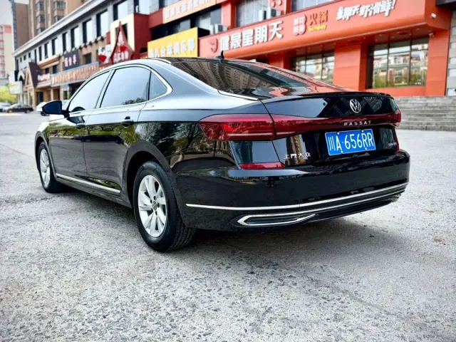 Volkswagen Passat — Фото автомобиля 4