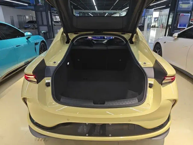 IM Motors L6 — Фото автомобиля 18