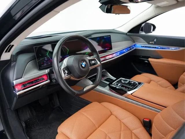 BMW 7 Series — Фото автомобиля 10