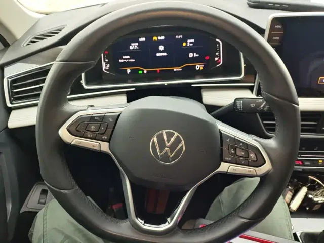 Volkswagen Tiguan L — Фото автомобиля 10