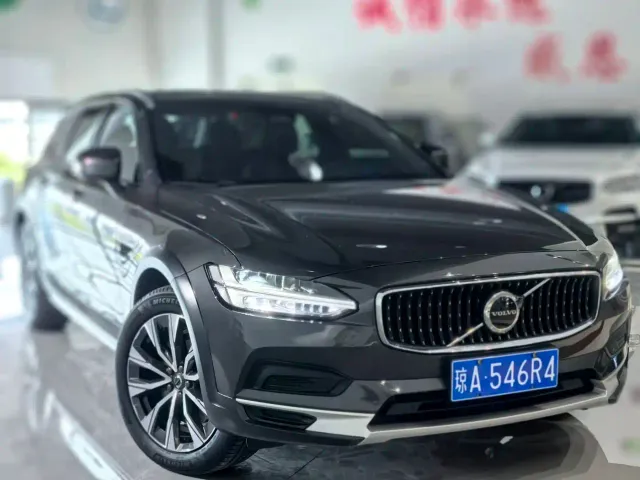 Volvo V90 — Фото автомобиля 3
