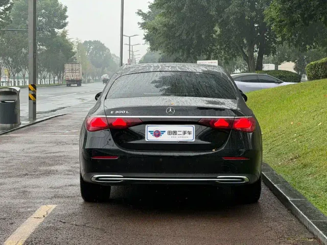 Mercedes-Benz E-Class — Фото автомобиля 5