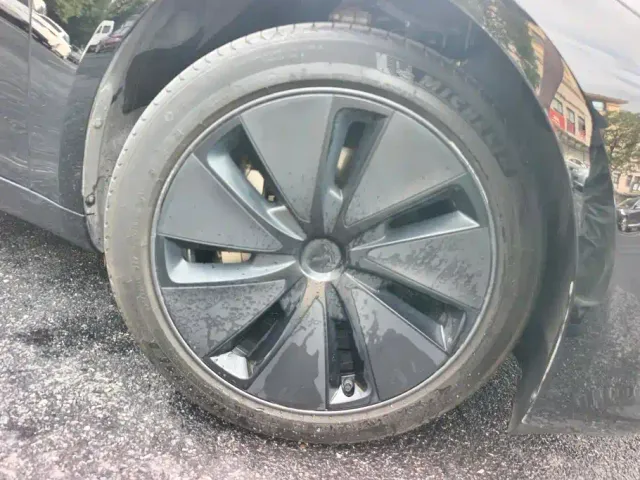Tesla Model 3 — Фото автомобиля 6
