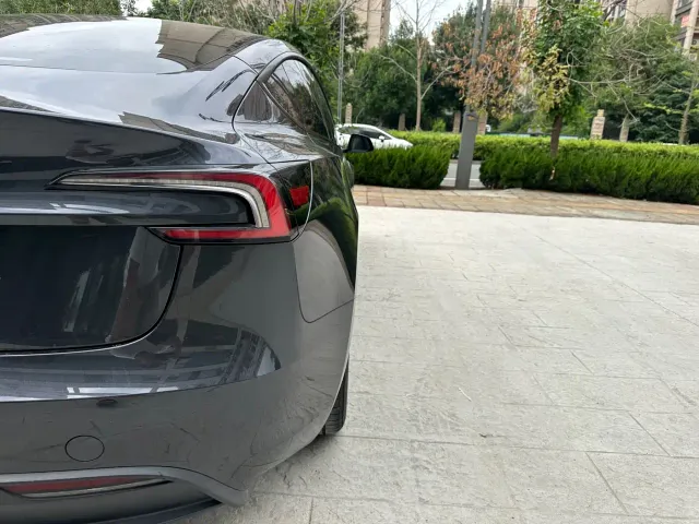 Tesla Model 3 — Фото автомобиля 14