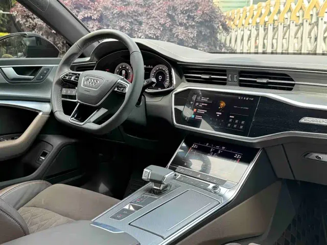 Audi A7L — Фото автомобиля 10