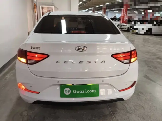 Hyundai Elantra — Фото автомобиля 5
