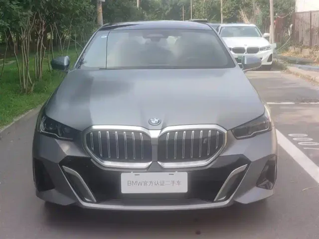 BMW i5 — Фото автомобиля 2