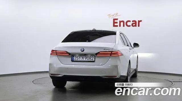 BMW 5 Series G60 — Фото автомобиля 4